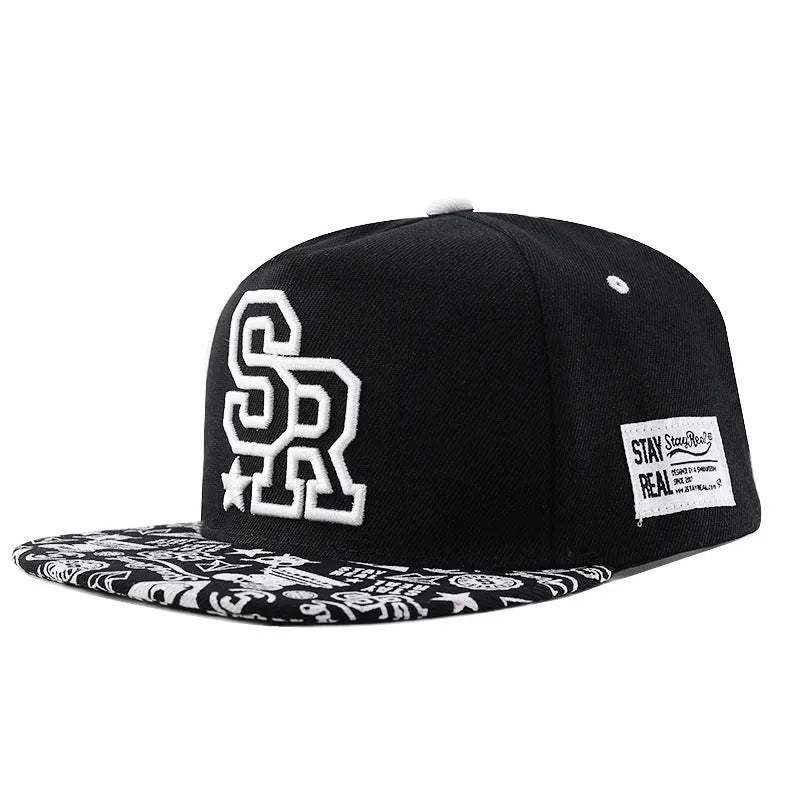 Cotton baseball cap with embroidered letter detail in adjustable size
