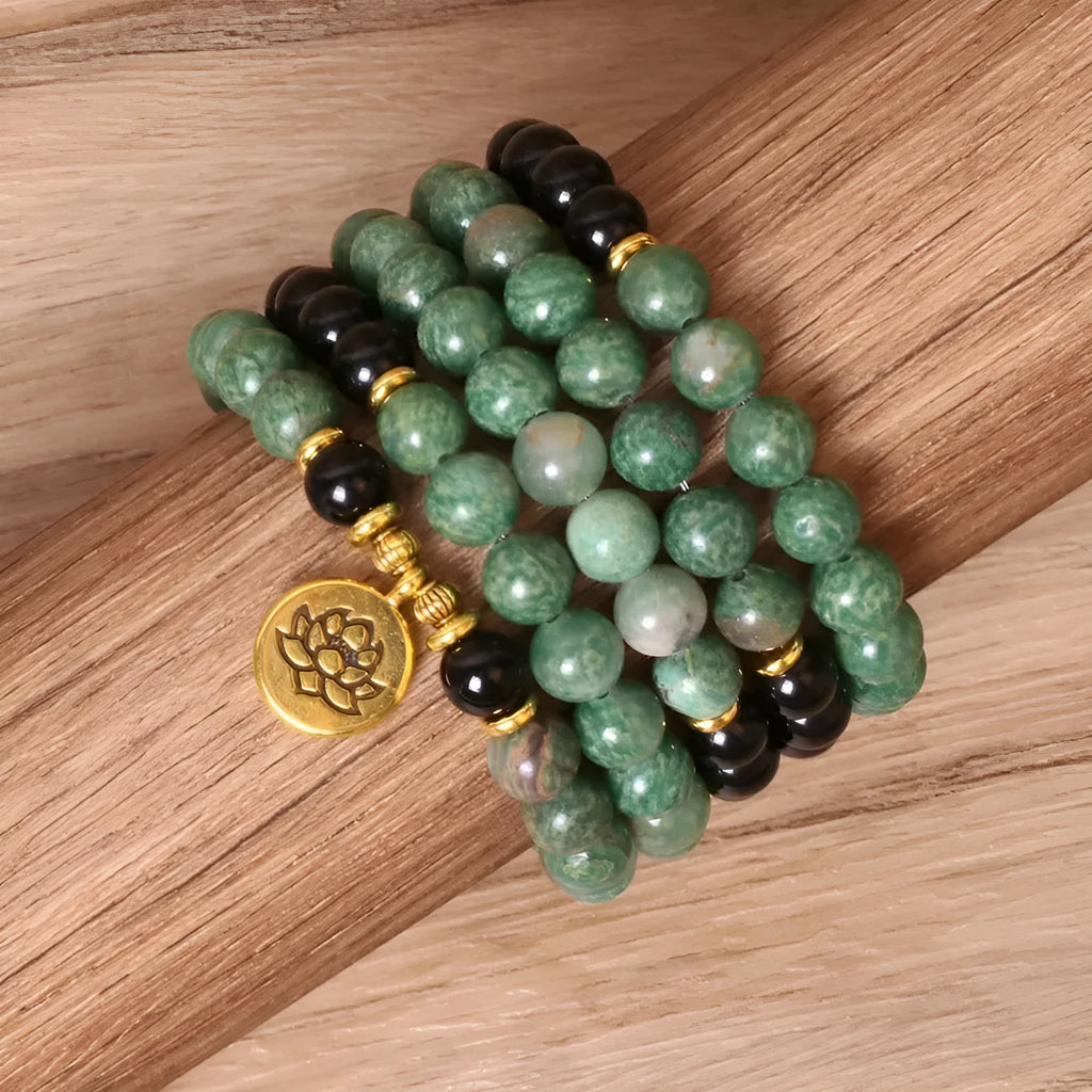 Green and black alloy elastic beaded bracelet showing alternating colours on wrist