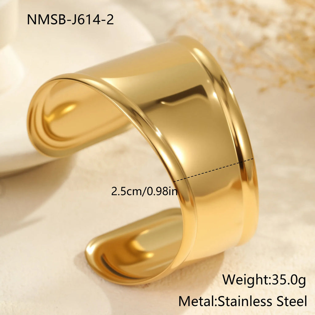 Women's stainless steel bracelet with 18K gold plating in geometric wave design