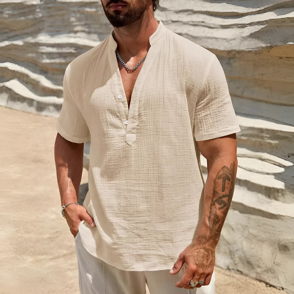 Men's short sleeve casual shirt in polyester blend fabric with stand collar