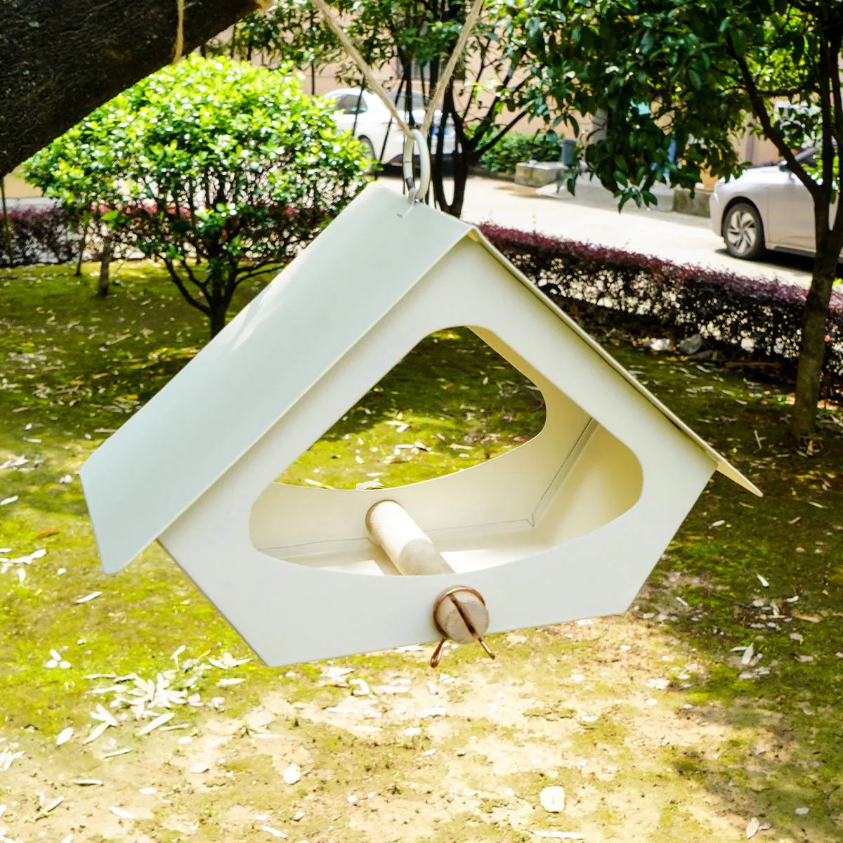 European-style iron bird nest decoration for outdoor courtyard with anti-rain bird food protection