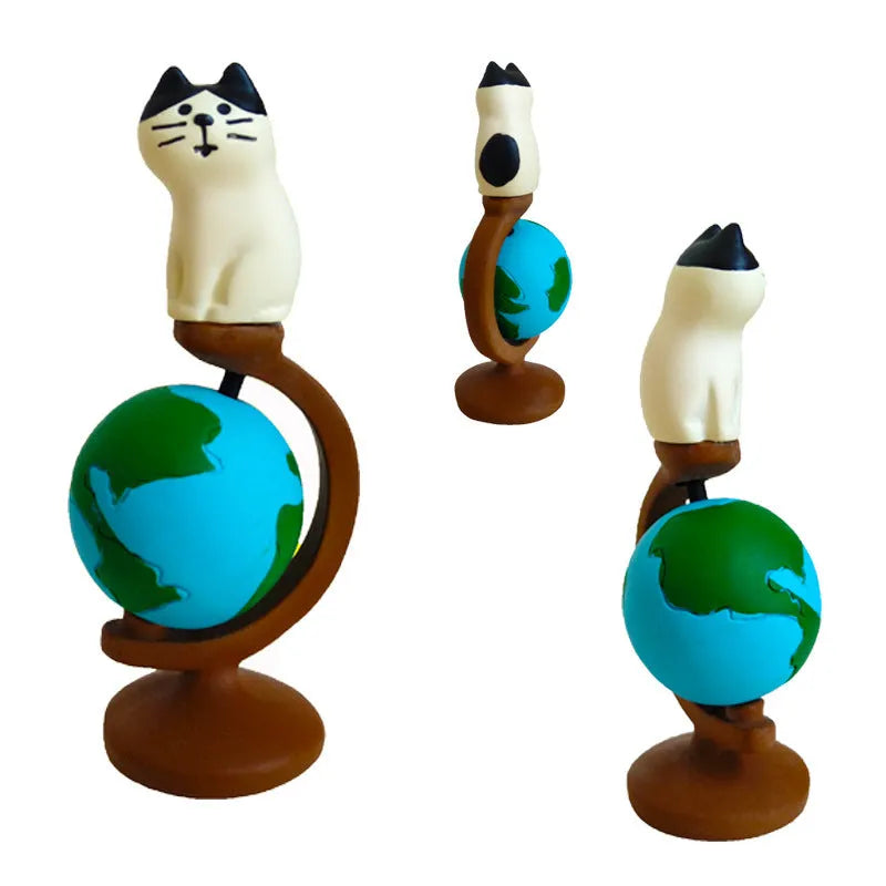 Cartoon cat resin figurine with Statue of Liberty travel theme on display