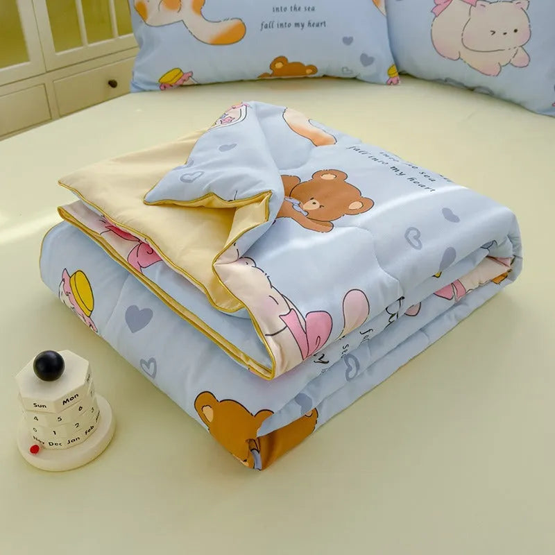 Class A washed cotton double-layer yarn soybean fiber summer quilt with blossom pattern on a light background
