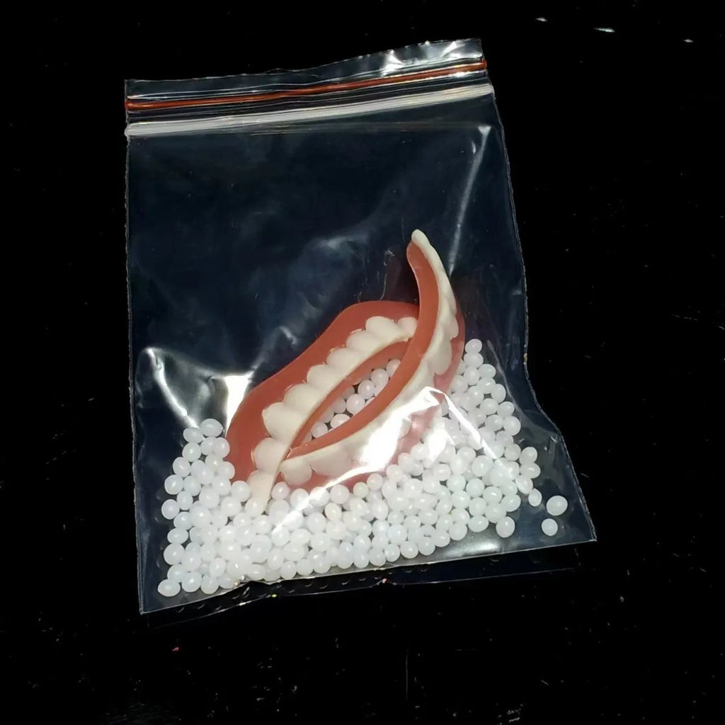 Silicone simulation smile dentures for dental training with upper and lower teeth set