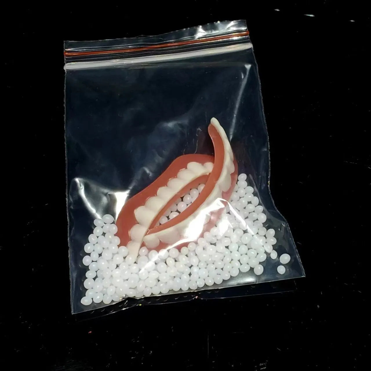 Silicone simulation smile dentures for dental training with upper and lower teeth set