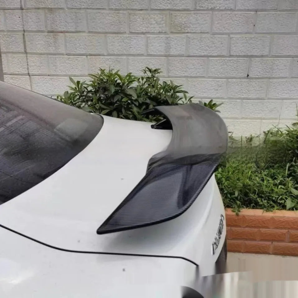 Universal ABS plastic punch-free car spoiler tail wing in blank, black, white, or carbon pattern finish