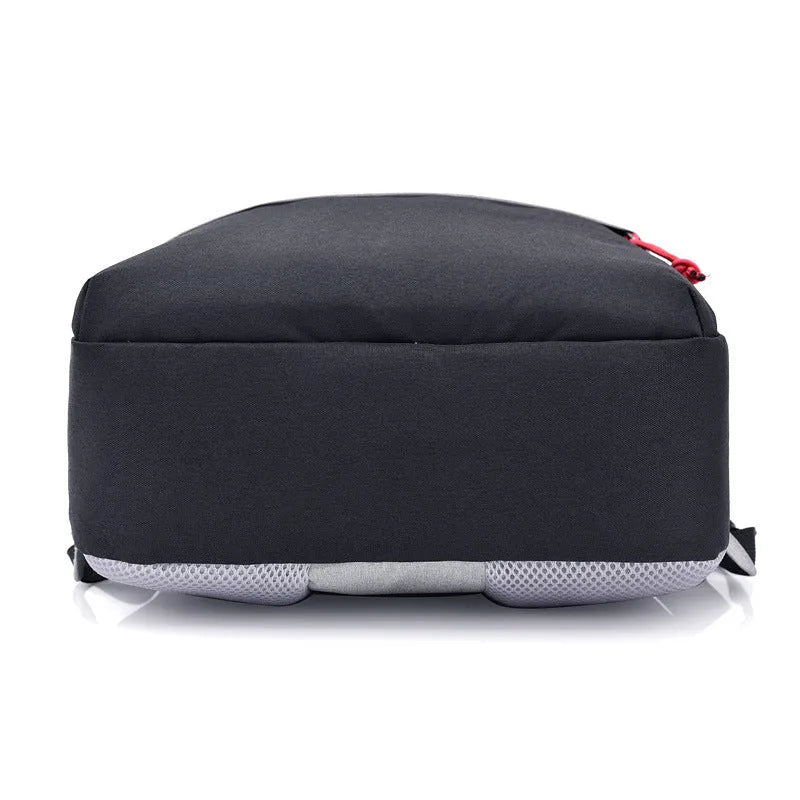 Polyester canvas backpack with double straps and zipper closure in black colour