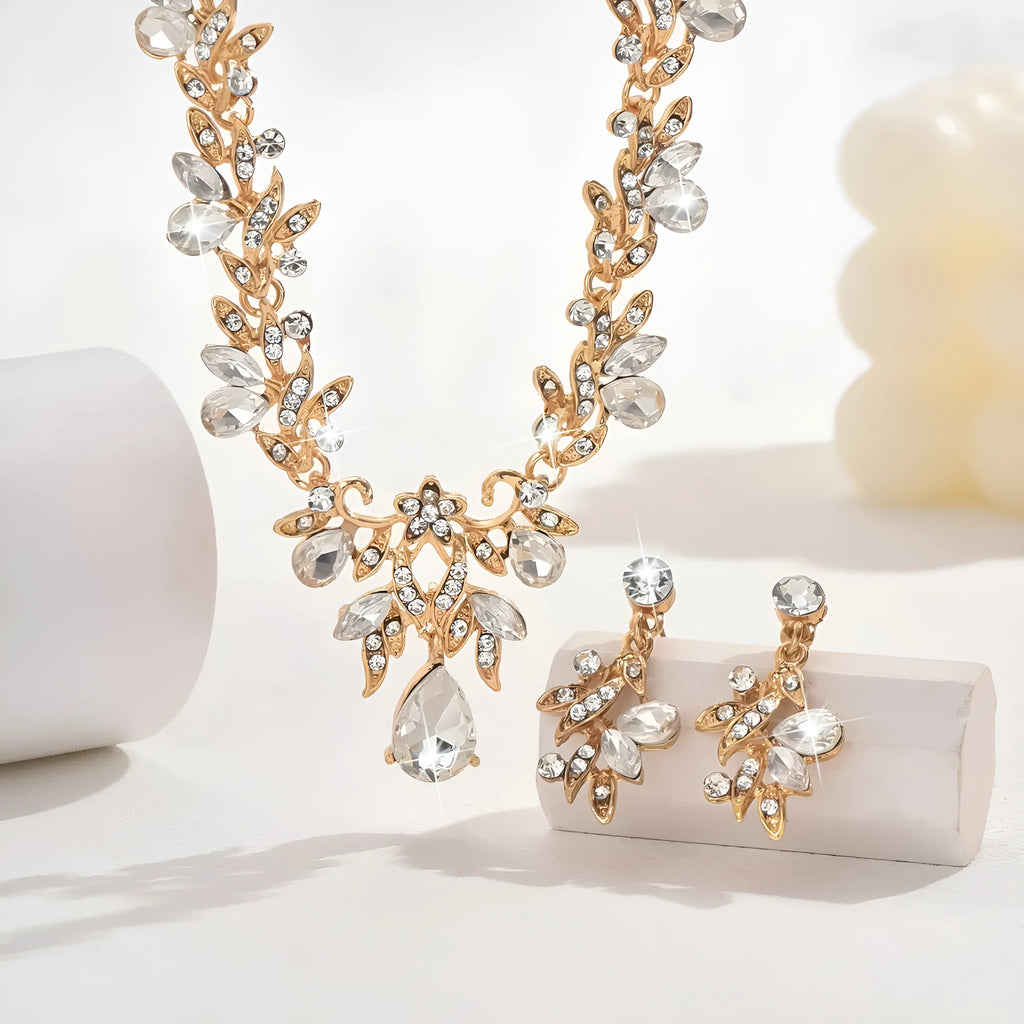Women's alloy jewelry set with floral pattern necklace and earrings in gold colour