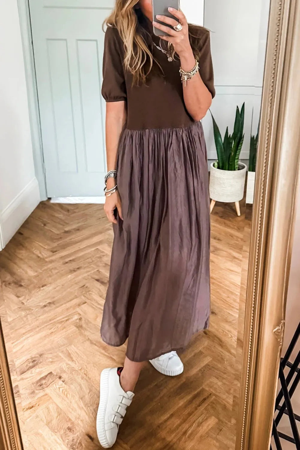 Women's short sleeve knitted patchwork dress in coffee with high waist and mid-length skirt, sizes S to XL