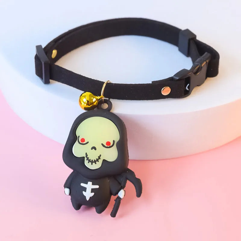 Halloween dog collar decoration in polyester with cartoon pumpkin, luminous brat, or skull patterns.