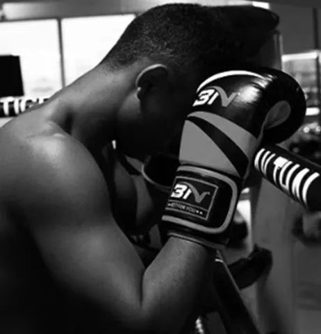 PU boxing gloves in red, blue, white, pink, and orange for training and sparring