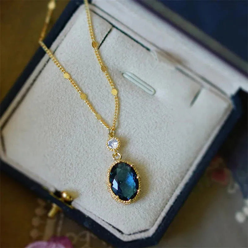 Gold geometric French retro fashion necklace for women and men.