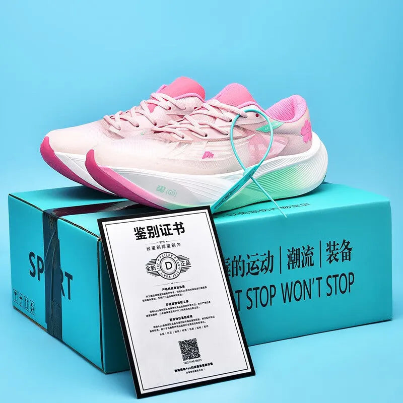 Low-top racing sneakers with carbon plate, PU mesh upper, and natural rubber sole in multiple colours