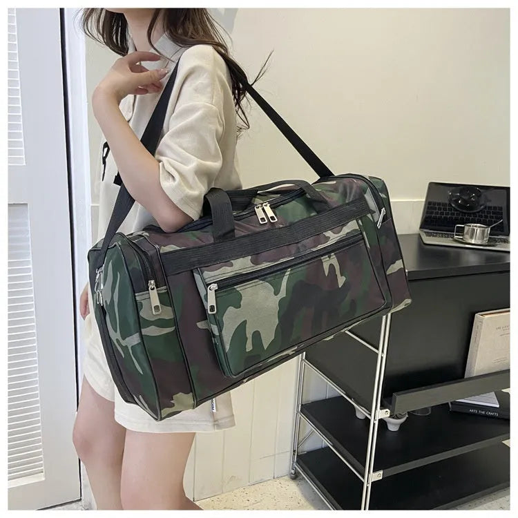 Green camouflage waterproof luggage bag with 20L capacity and urban design.