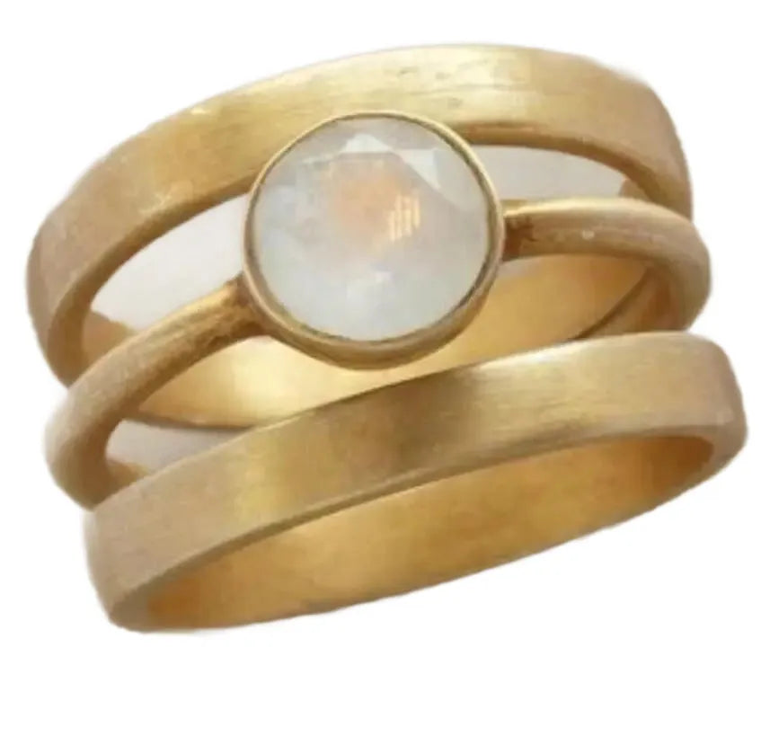 Gold-plated geometric ring with white chalcedony inlay on titanium steel band