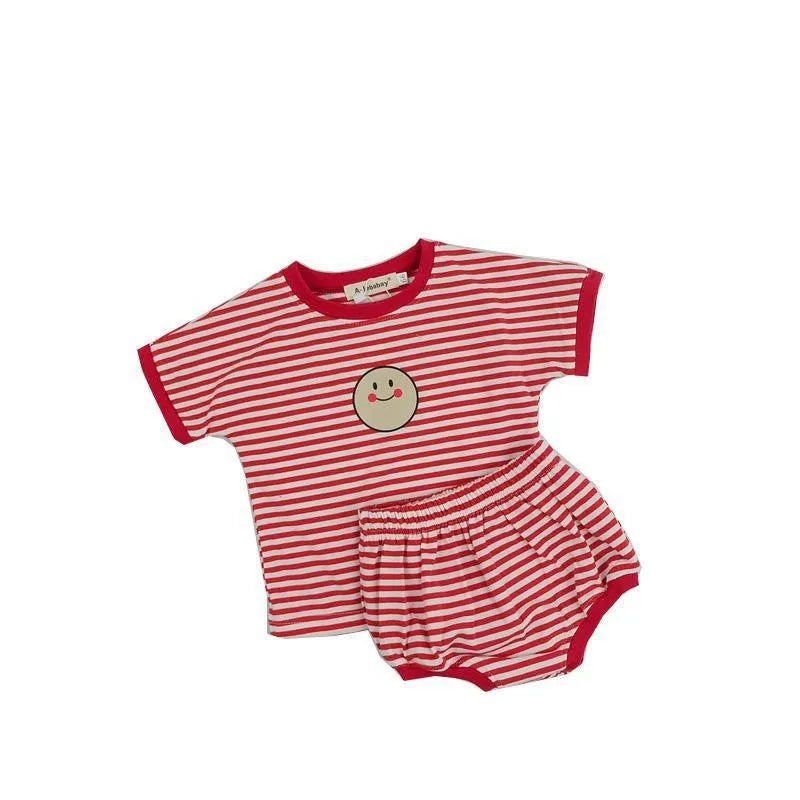 Cotton striped short-sleeved T-shirt and bread shorts infant two-piece suit in red on baby model