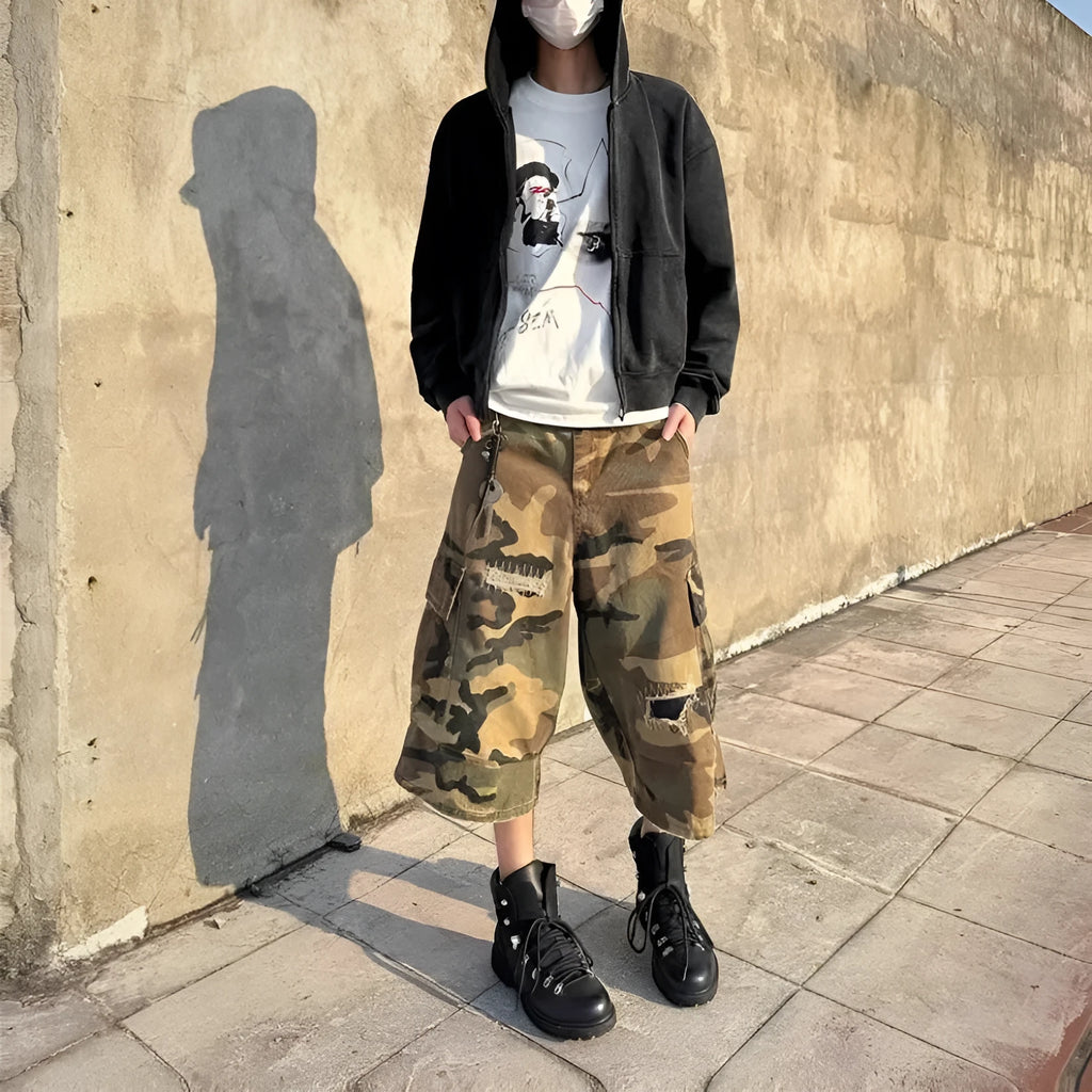 Men's loose camouflage cropped jeans with ripped knees and retro patch detailing on a thin cotton fabric.
