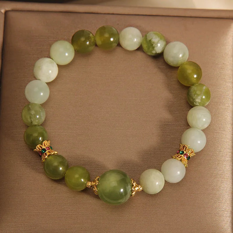Women's jade bracelet in Xiuyan jade green colour with original design