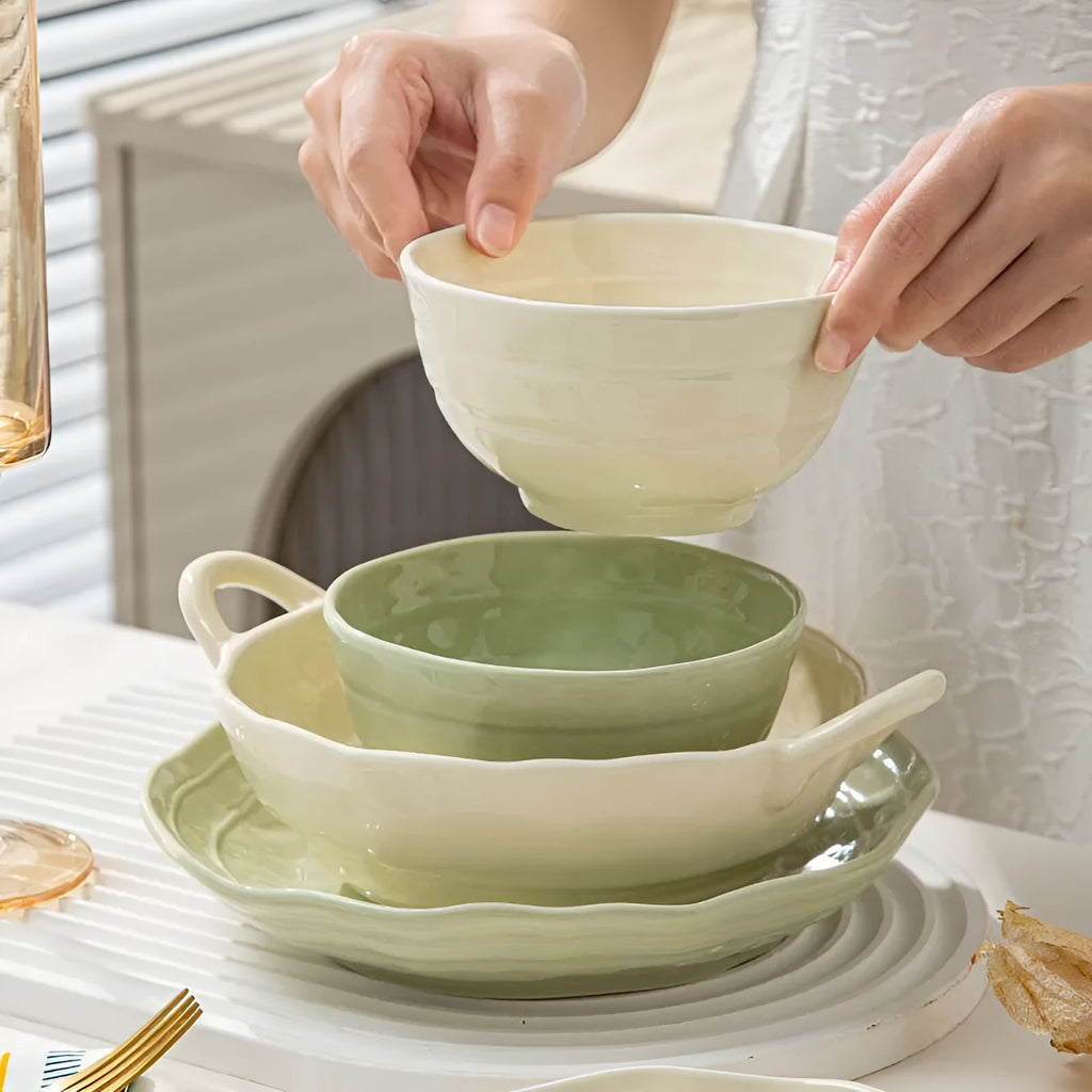 Seven-piece solid colour ceramic tableware set in a gift box.