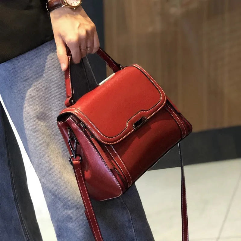 Genuine leather women's messenger bag in horizontal square shape with internal organisation pockets
