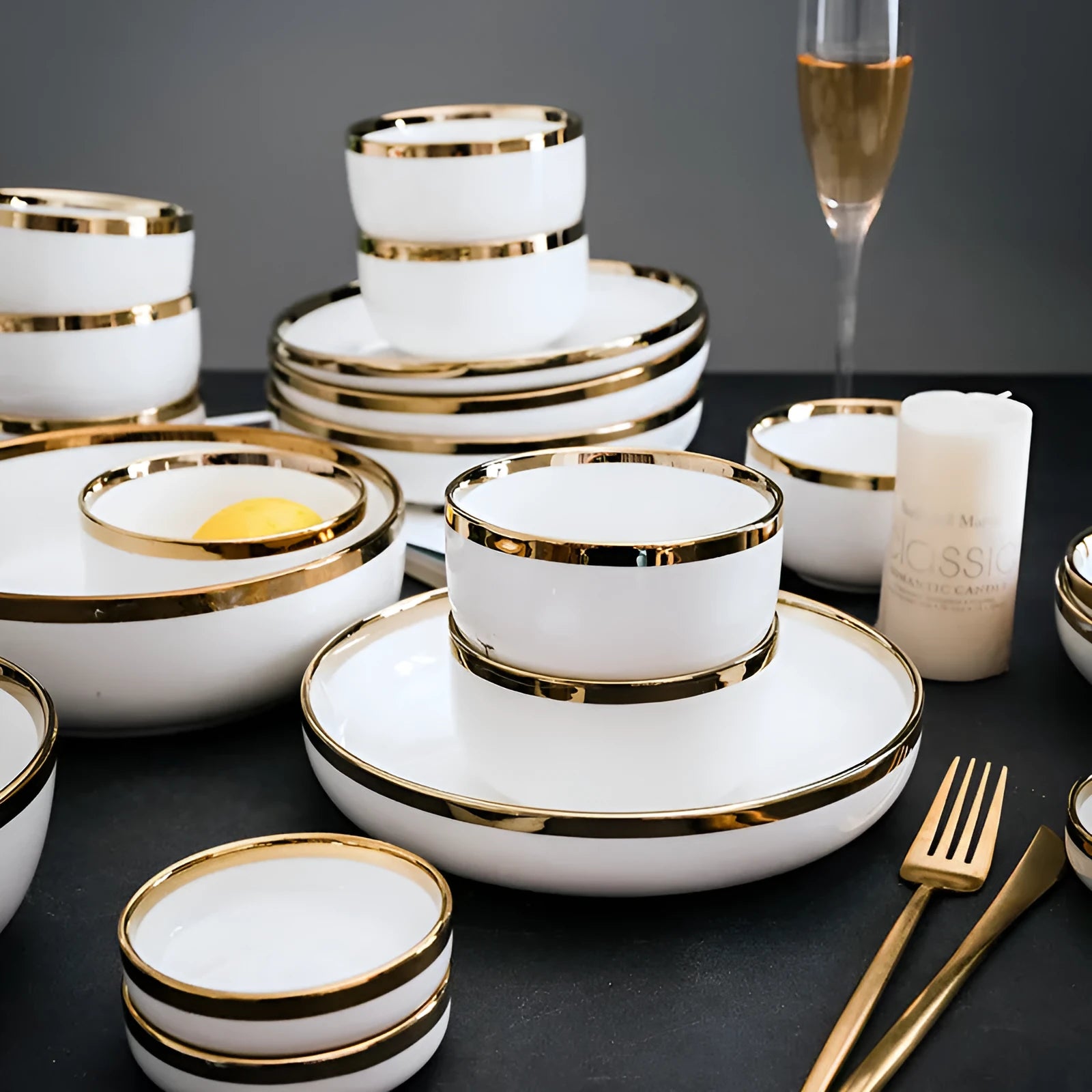 Porcelain bowl with platinum gold trim and colour glaze finish, American style, 4.5 inch diameter