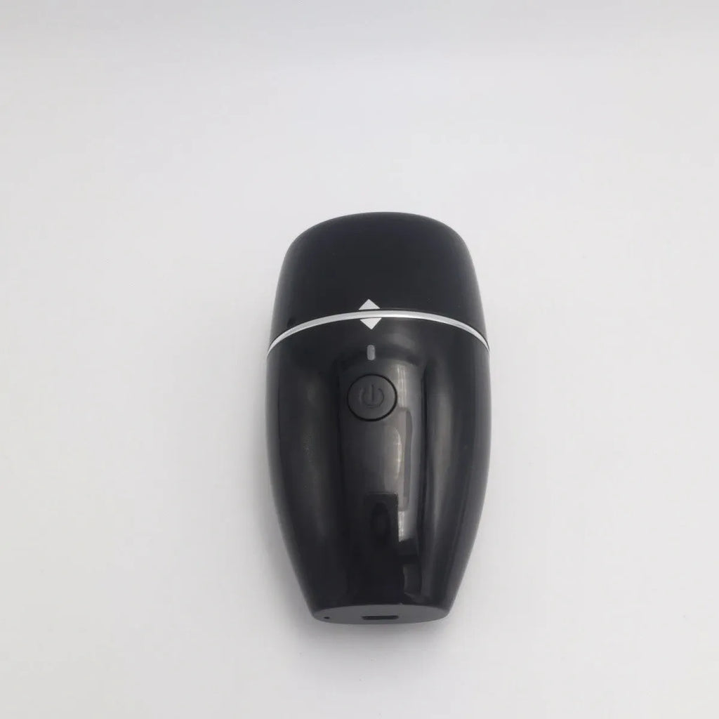 Electric silicone lip plumper device with 3-speed adjustment in black or white colour