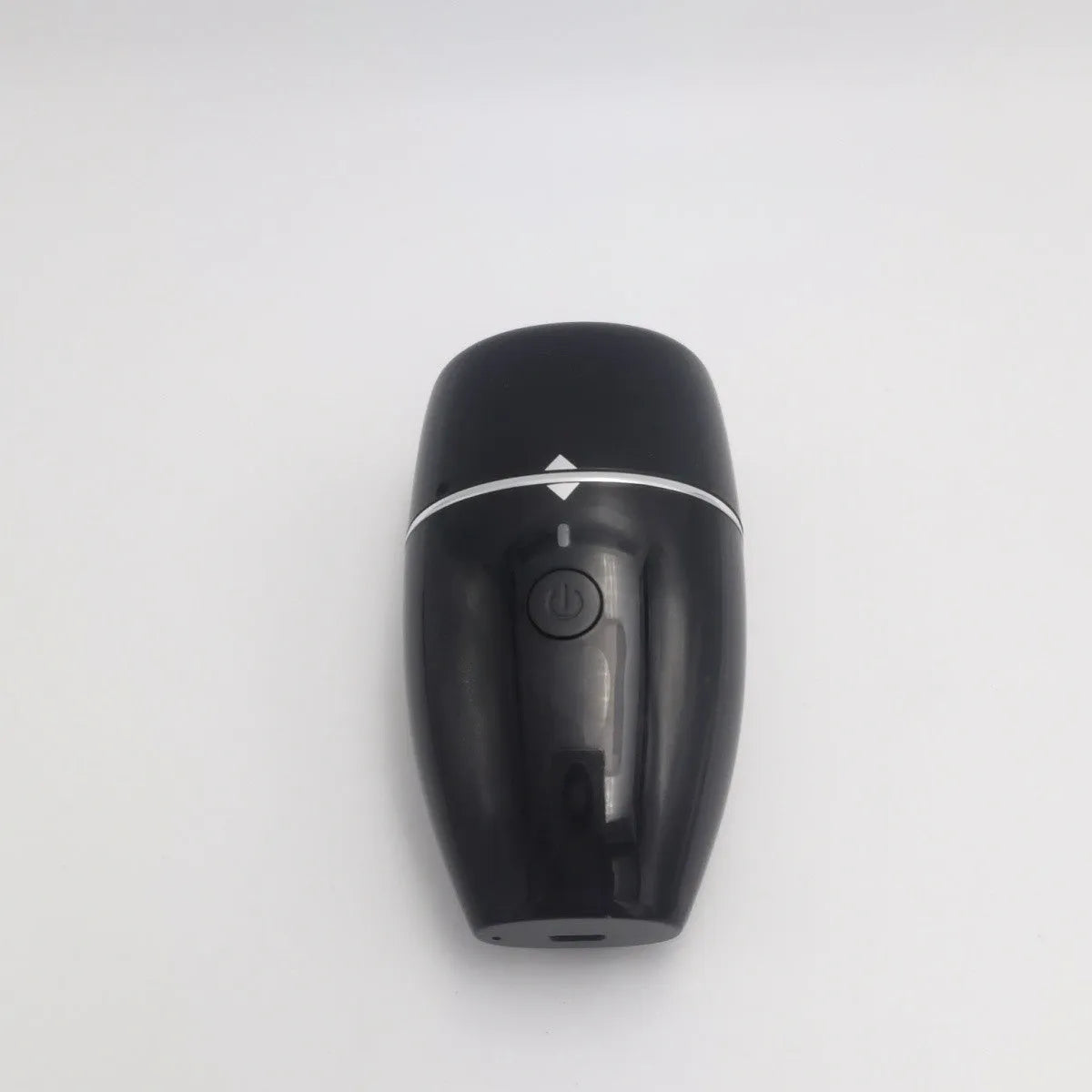Electric silicone lip plumper device with 3-speed adjustment in black or white colour