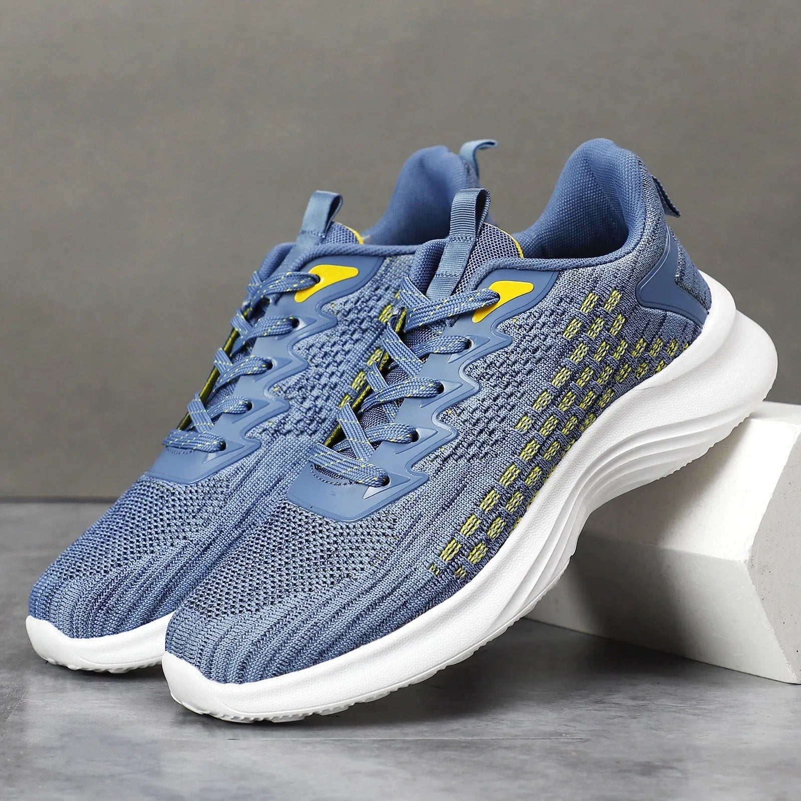 Women's lavender purple Flyknit running shoes with mesh lining and striped pattern on a white background.