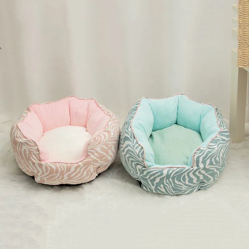 Octagonal pet bed with removable mat in soft wool point design for cats and small dogs