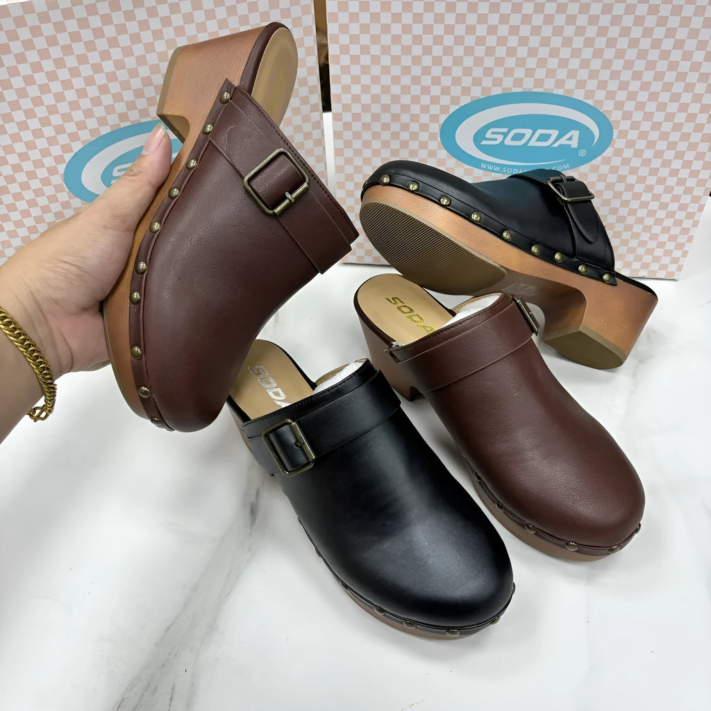 Retro chunky heel rivet fashion slippers in black, closed toe with round shape and rubber sole.