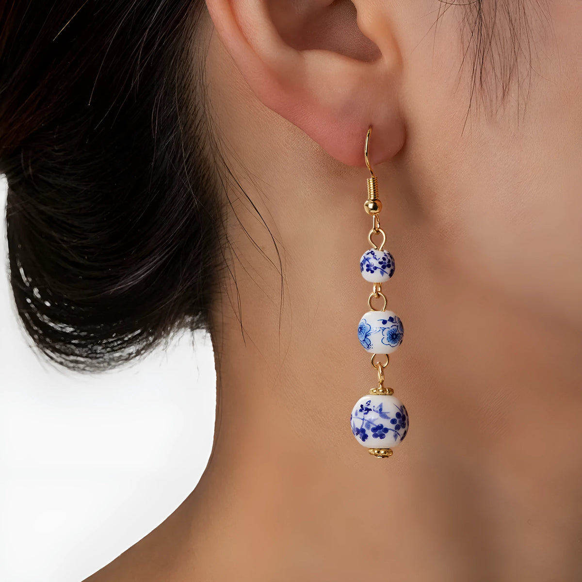 Long retro earrings with blue and white porcelain-coloured ceramic beads and geometric alloy details.