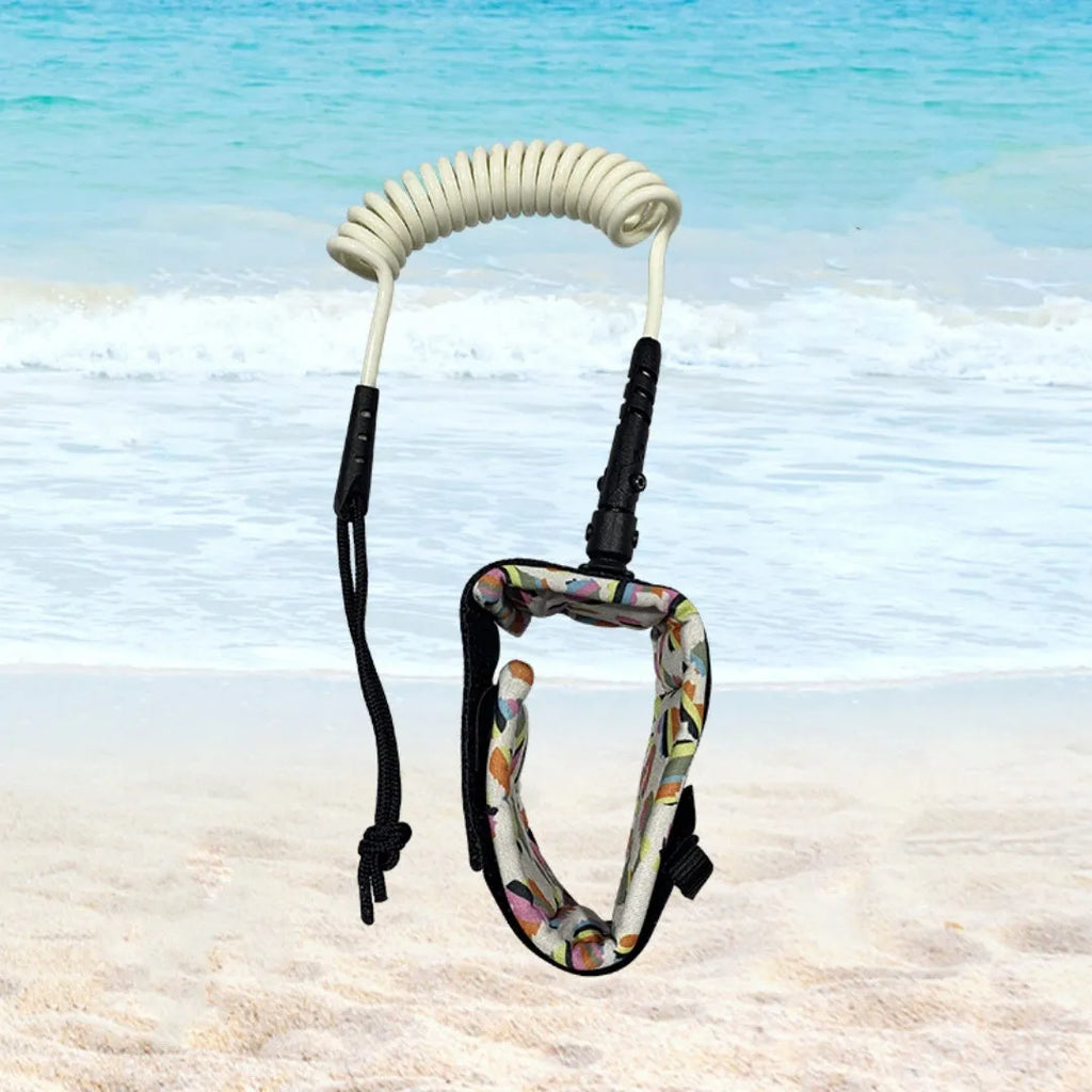 A single coil of coloured surfboard leash rope with high elasticity, rated for 50kg maximum tension.