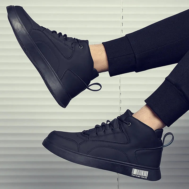 Men's white casual board shoes with mid-top design and round toe shape