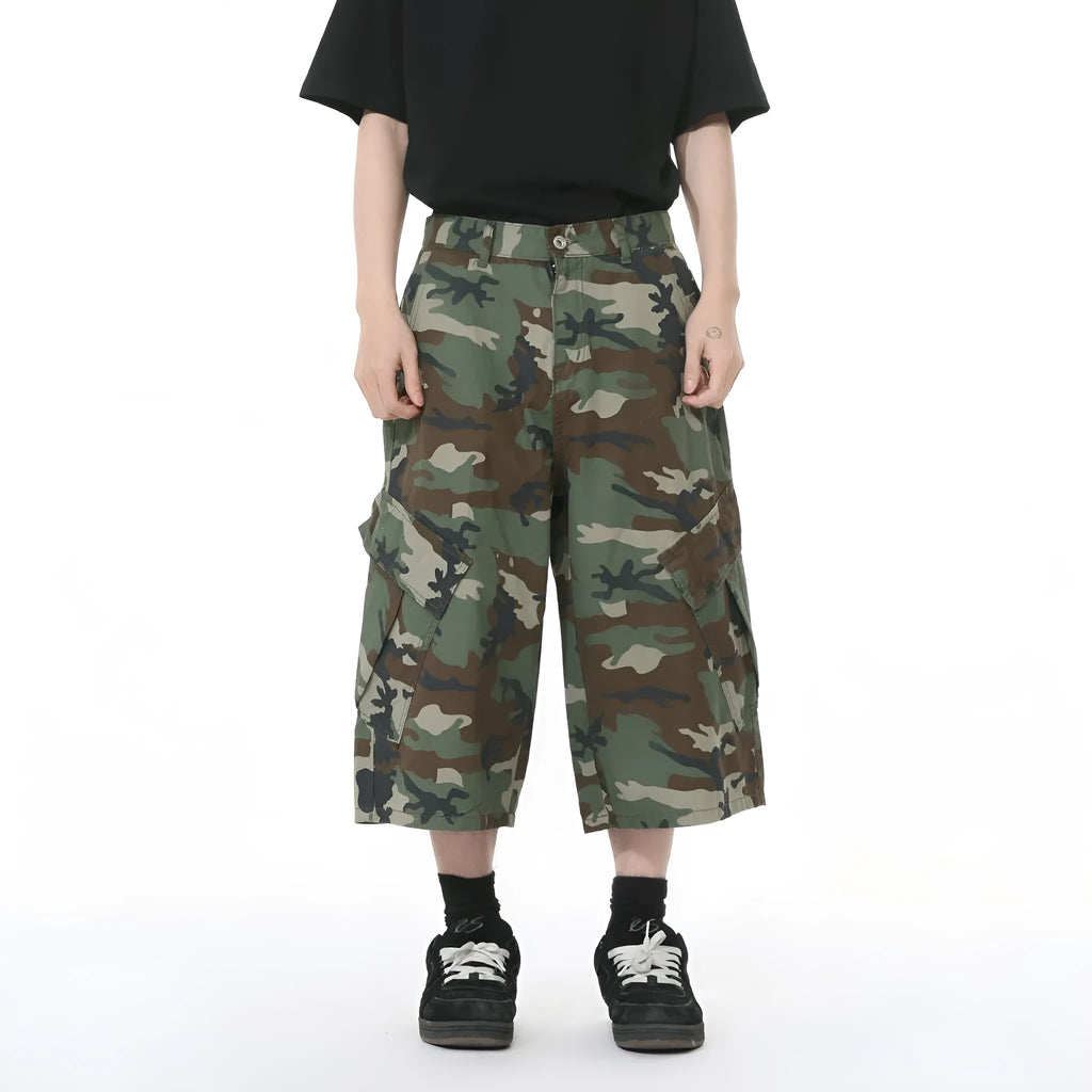 Men's camouflage wide-leg cotton jeans with cropped length and side pockets