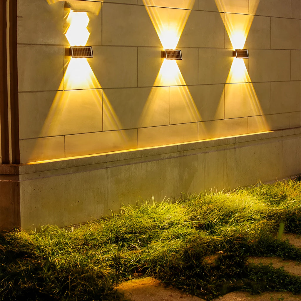 Solar outdoor wall light with four 5050 LED beads, ABS PC housing and 1500mAh battery