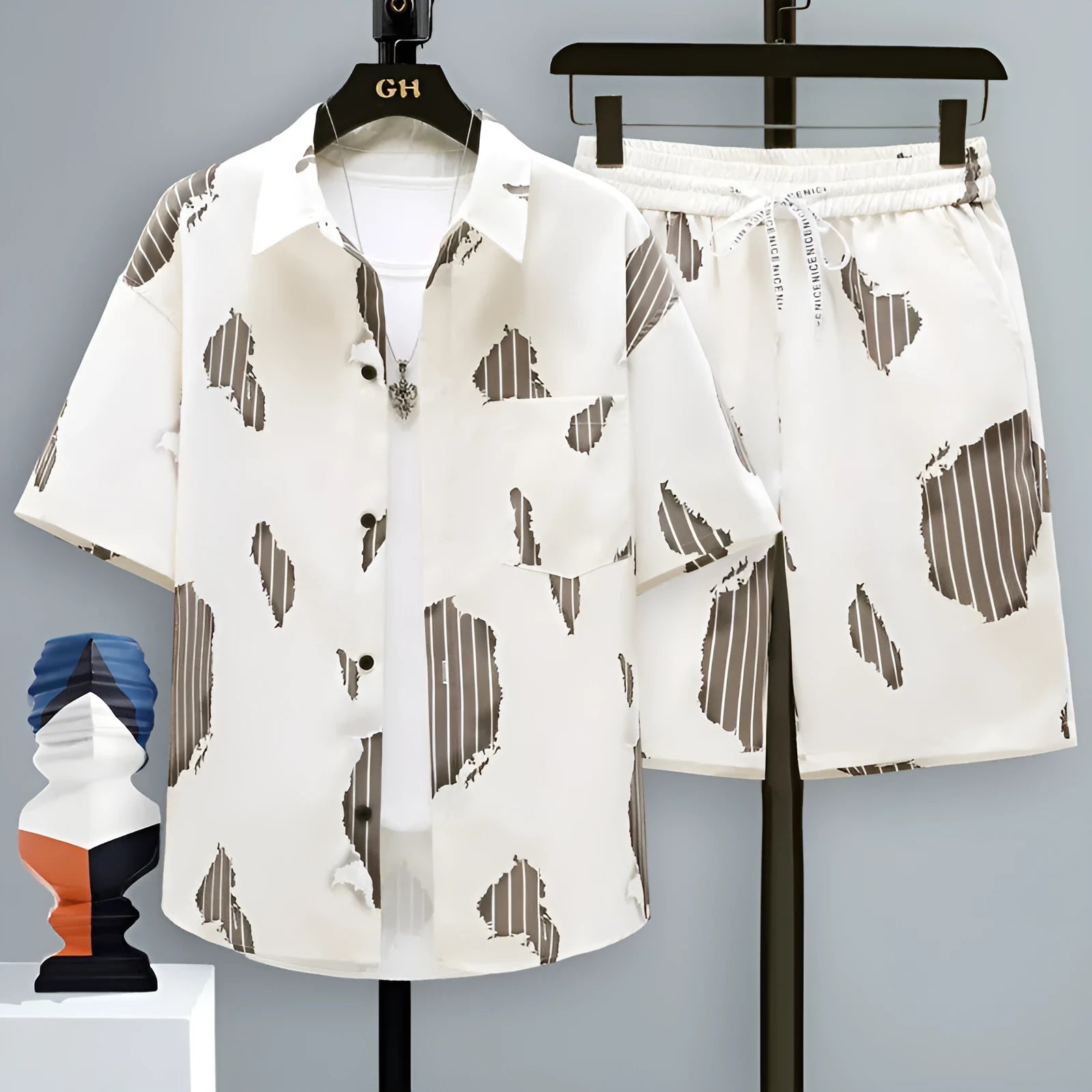 Men's casual sports two-piece set with short sleeve top and matching shorts in polyester fabric