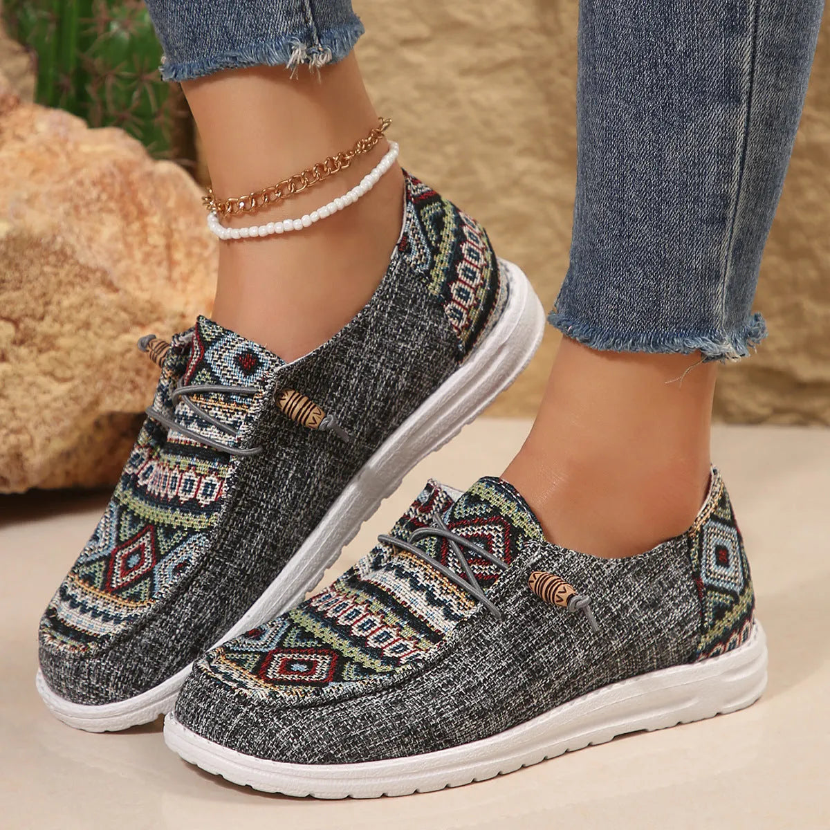 Women's black flat round toe low-top shoes with artificial PU upper and rubber soles