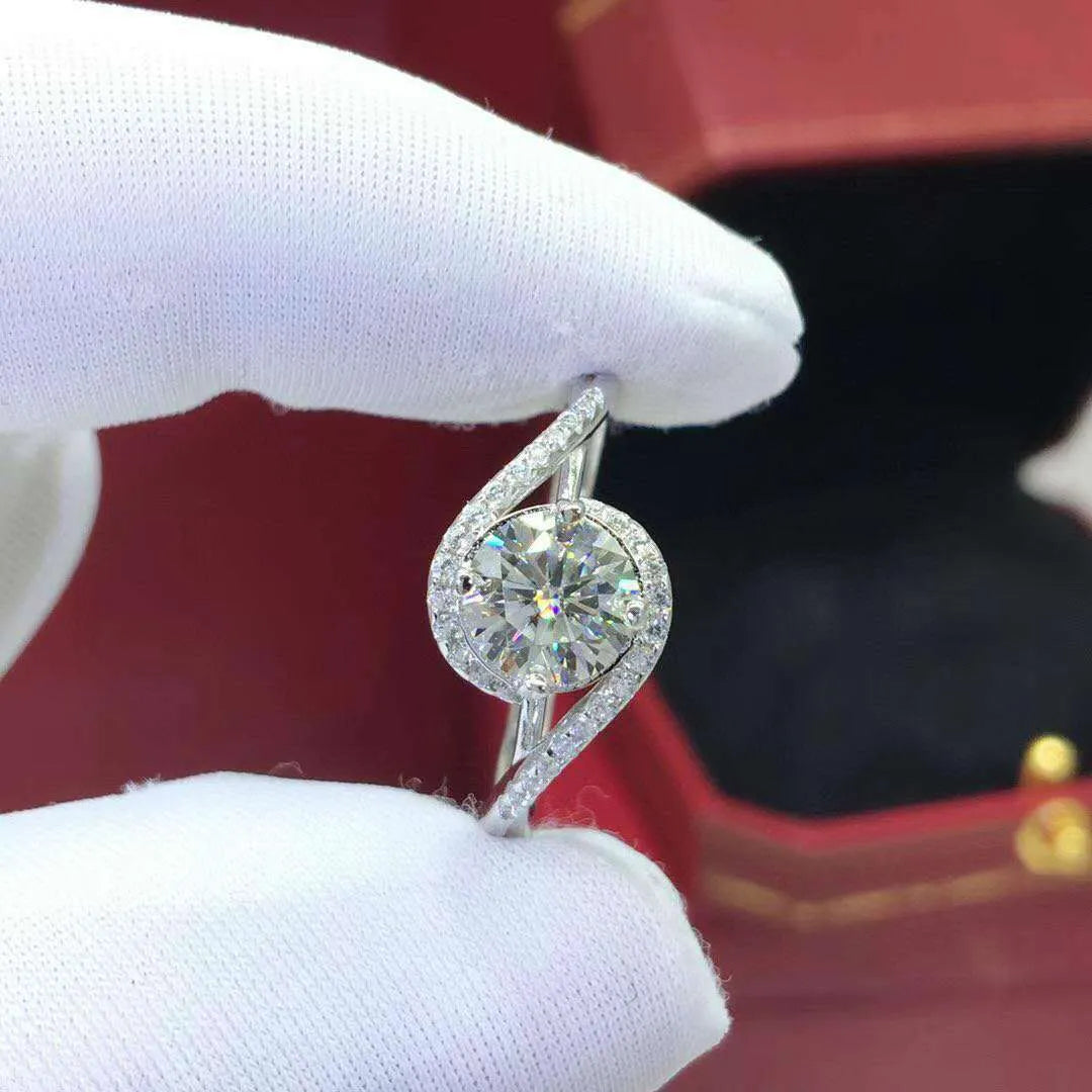 Silver colour geometric women's ring with synthetic moissanite angel eyes pattern and adjustable open mouth design