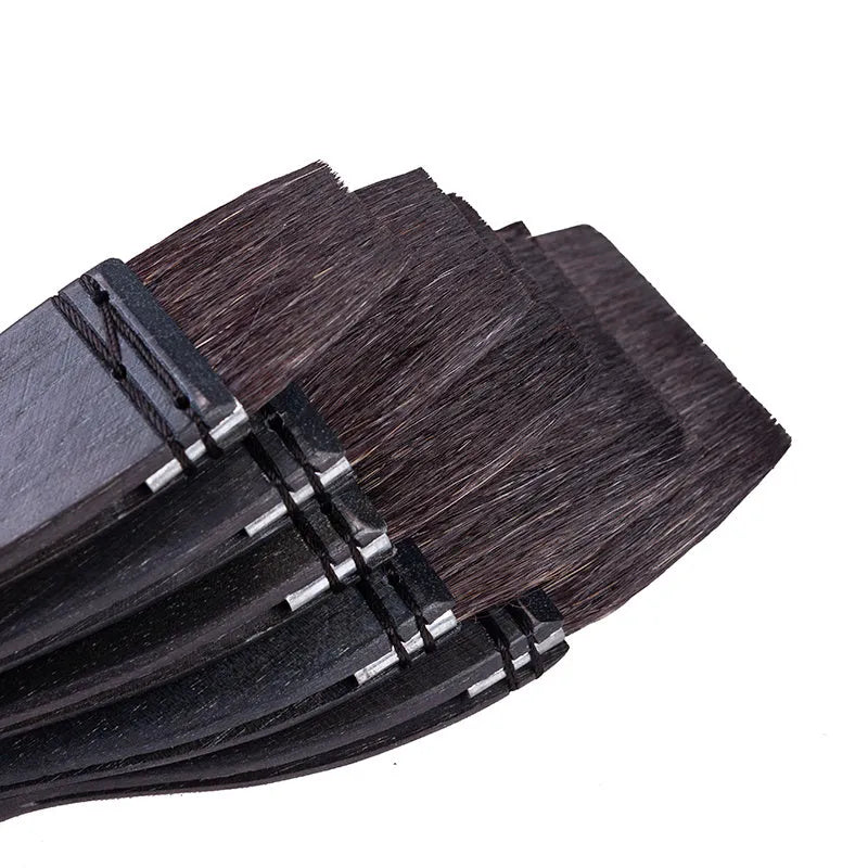 Grey squirrel hair brush with wooden handle, available in sizes 30 to 70 for professional makeup application