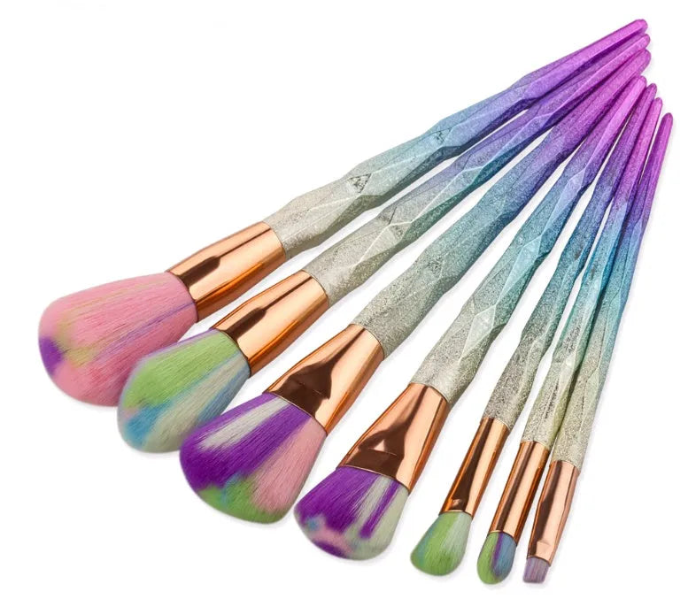 7-piece makeup brush set with nylon bristles, long handles, and compact 17.5 x 10 x 2 cm size