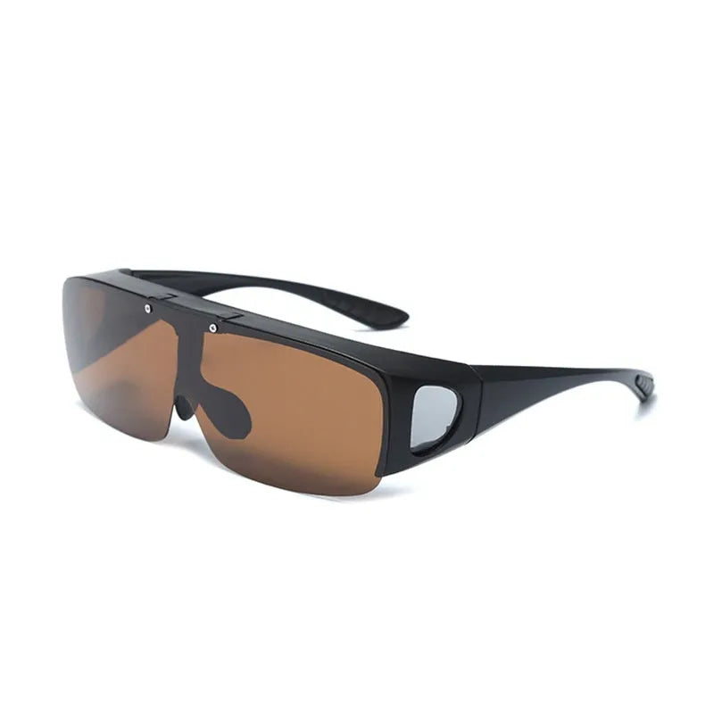 Polarised one-piece sunglasses for myopia correction in black/grey lens, suitable for cycling and outdoor sports.