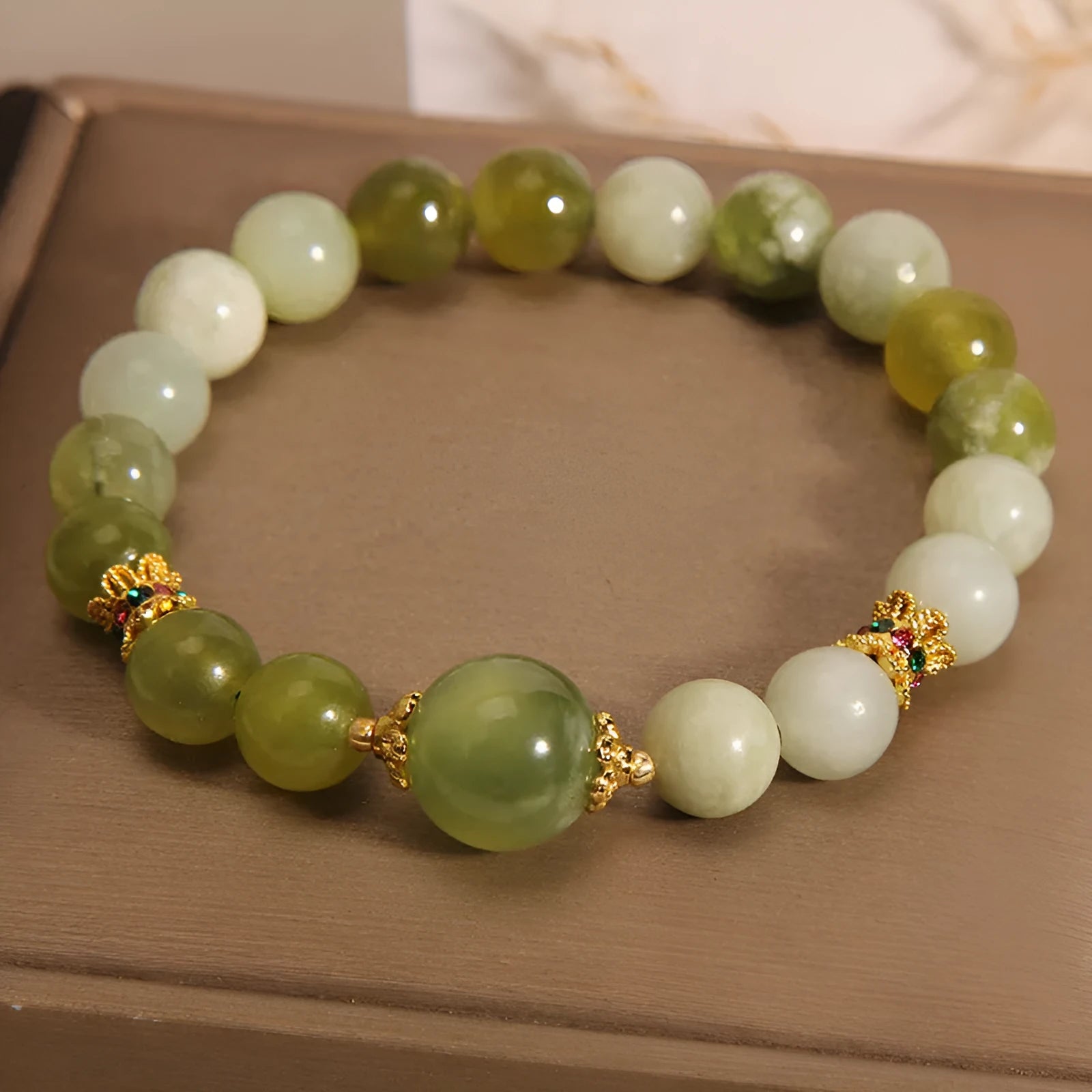 Women's jade bracelet in Xiuyan jade green colour with original design