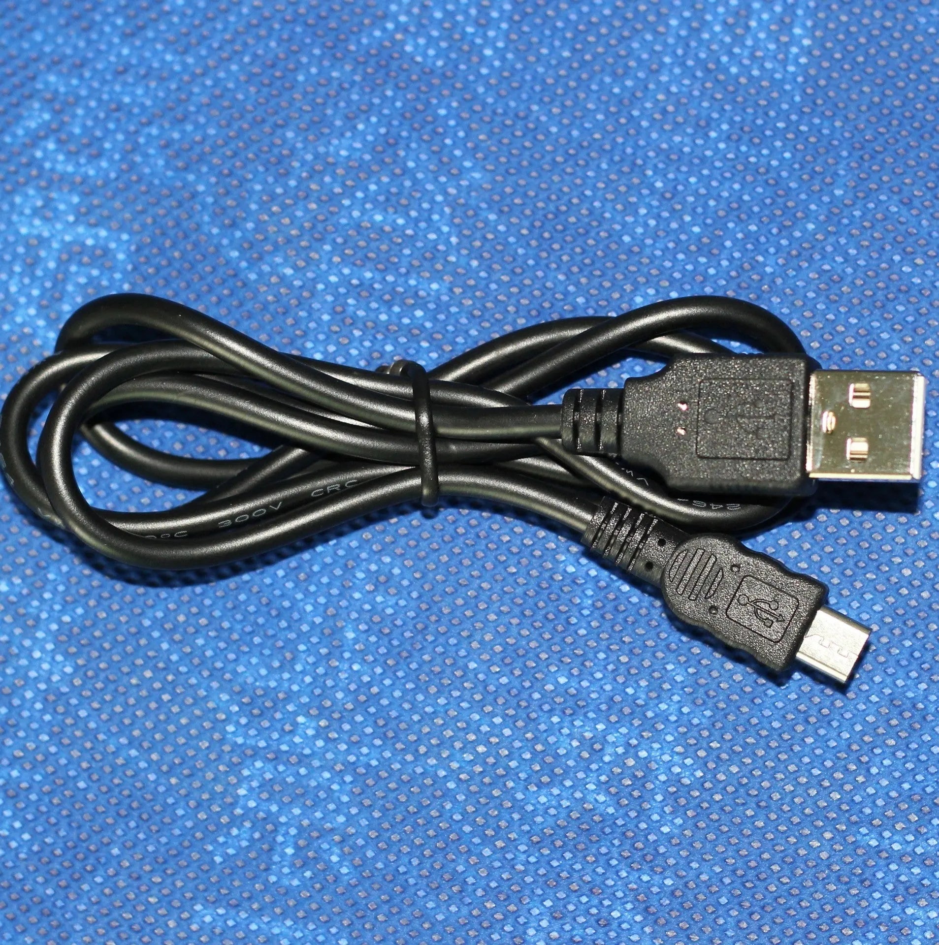 Elbow USB data cable with angled connector in Mini 5P and Micro 5P types Black and White