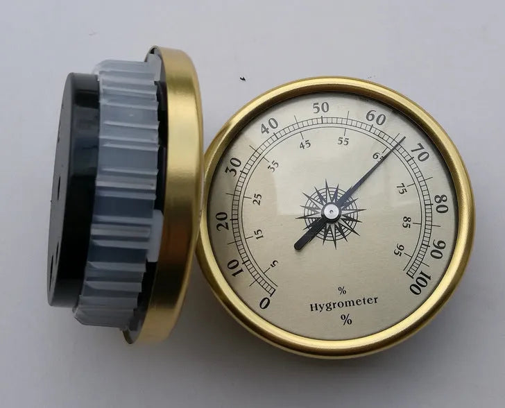 Aluminium analogue thermometer and hygrometer with round dial for temperature and humidity
