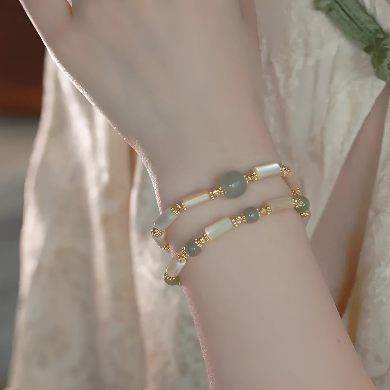 Natural Hetian jade white lip shell bracelet with single round bead minimalist design