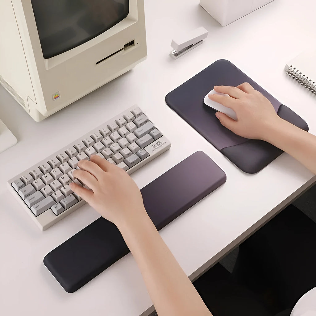 Square silica gel mouse pad with integrated wrister, cloth surface, 250x180mm dimensions