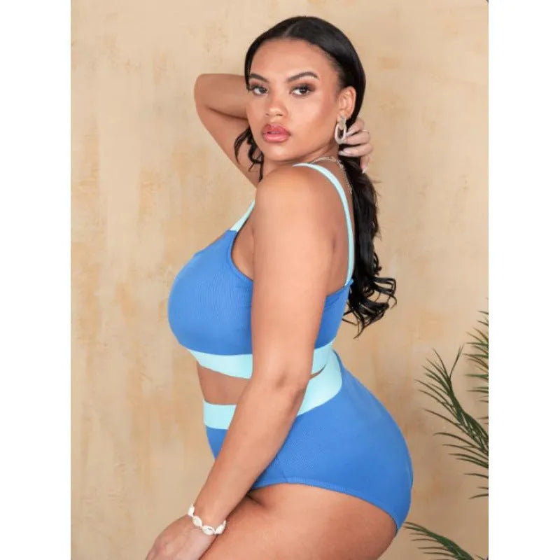 Women's polyester bikini set with high-waist briefs featuring contrasting stitching in solid colour