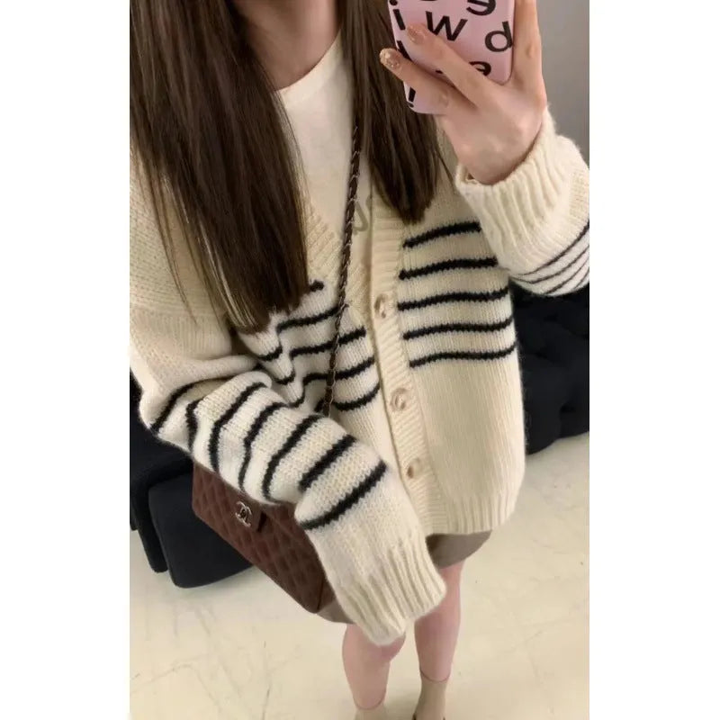 Collar button cardigan in polyester knit with 3D pattern and Japanese Korean casual styling