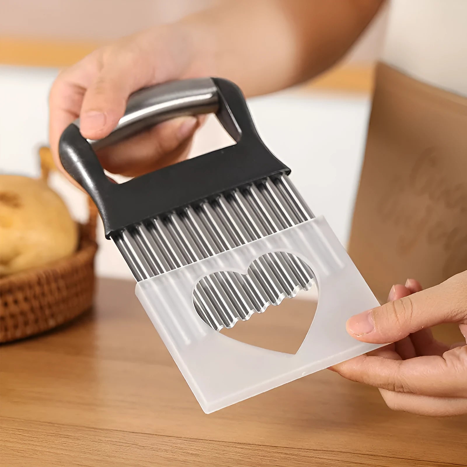 Stainless steel potato wave knife with wavy blade for slicing vegetables