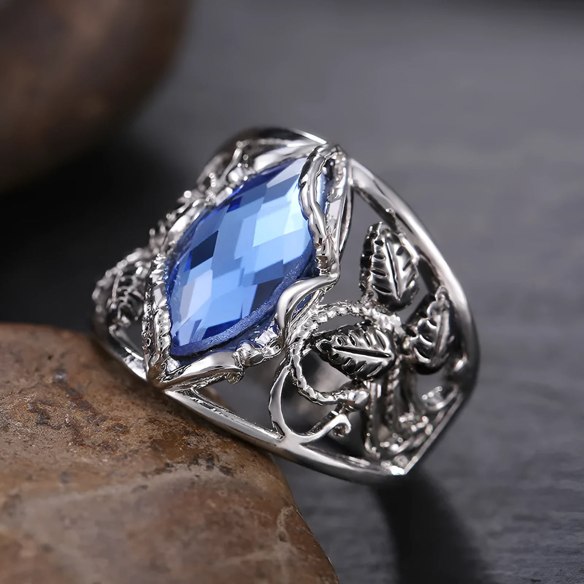 Women's horse eye-shaped blue crystal alloy ring geometric jewellery